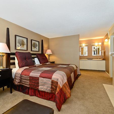 Americas Best Value Inn And Suites Overland Park Room photo