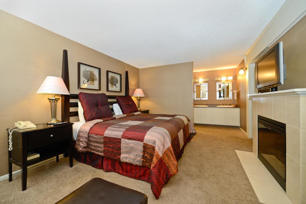 Americas Best Value Inn And Suites Overland Park Room photo