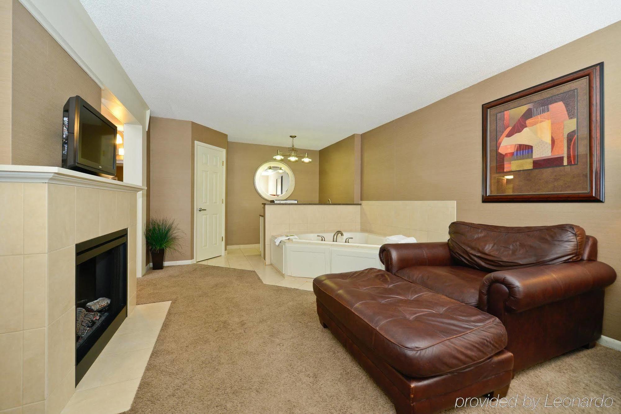 Americas Best Value Inn And Suites Overland Park Room photo